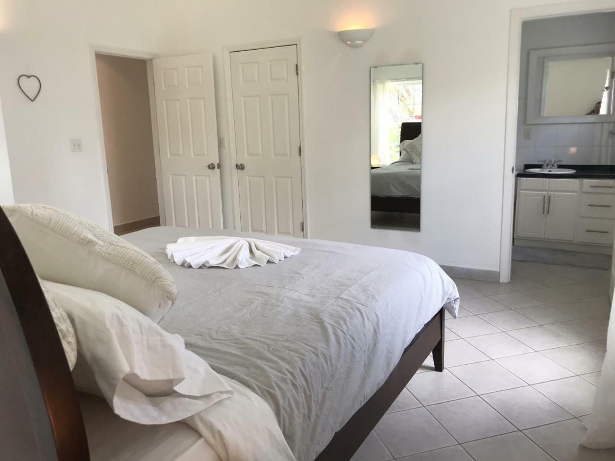 The White House Villa Jolly Harbour Eksteriør bilde