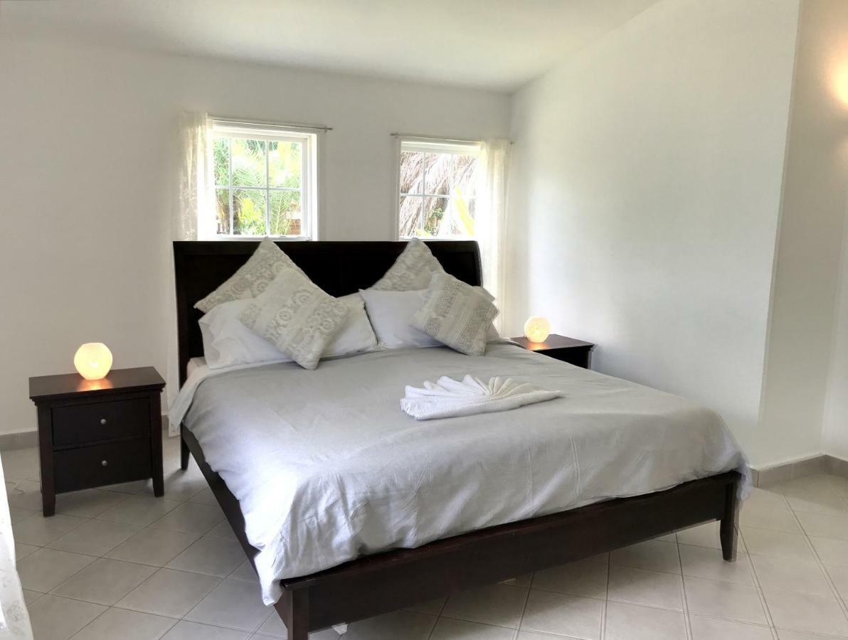 The White House Villa Jolly Harbour Eksteriør bilde